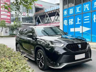 Toyota Crown Kluger 2024 купить из Китая, цена 6 860 000 ₽ — Suifenhe Auto