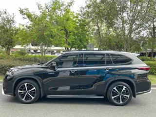 Toyota Crown Kluger 2024 купить из Китая, цена 6 860 000 ₽ — Suifenhe Auto