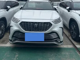 Toyota Crown Kluger 2024 купить из Китая, цена 7 116 000 ₽ — Suifenhe Auto