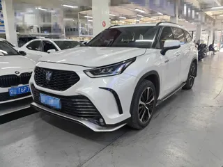 Toyota Crown Kluger 2024