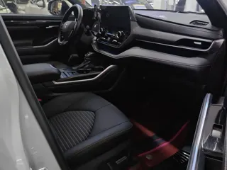 Toyota Crown Kluger 2024 купить из Китая, цена 7 382 000 ₽ — Suifenhe Auto