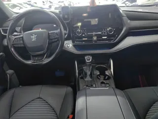 Toyota Crown Kluger 2024 купить из Китая, цена 7 382 000 ₽ — Suifenhe Auto