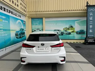 Lexus CT 2020 купить из Китая, цена 2 219 000 ₽ — Suifenhe Auto