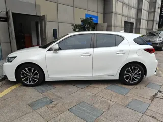 Lexus CT 2020 купить из Китая, цена 1 961 000 ₽ — Suifenhe Auto