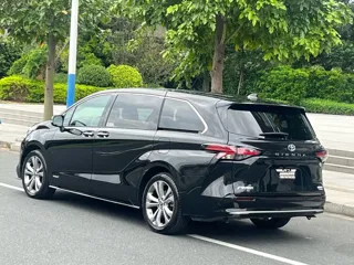 Toyota SIENNA 2024 купить из Китая, цена 7 323 000 ₽ — Suifenhe Auto