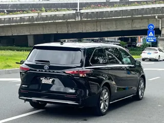 Toyota SIENNA 2024 купить из Китая, цена 7 323 000 ₽ — Suifenhe Auto