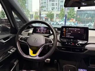 Volkswagen ID.3 2023 купить из Китая, цена 1 706 000 ₽ — Suifenhe Auto