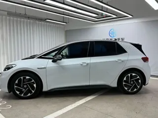Volkswagen ID.3 2023 купить из Китая, цена 1 666 000 ₽ — Suifenhe Auto