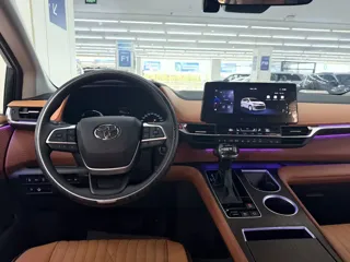 Toyota SIENNA 2025 купить из Китая, цена 7 935 000 ₽ — Suifenhe Auto