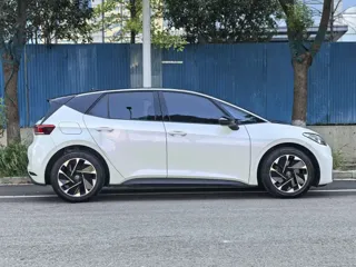 Volkswagen ID.3 2024 купить из Китая, цена 1 857 000 ₽ — Suifenhe Auto