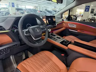 Toyota SIENNA 2025 купить из Китая, цена 7 743 000 ₽ — Suifenhe Auto