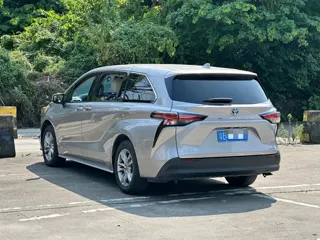 Toyota SIENNA 2024 купить из Китая, цена 7 165 000 ₽ — Suifenhe Auto