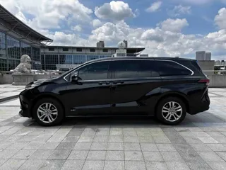 Toyota SIENNA 2025 купить из Китая, цена 7 708 000 ₽ — Suifenhe Auto